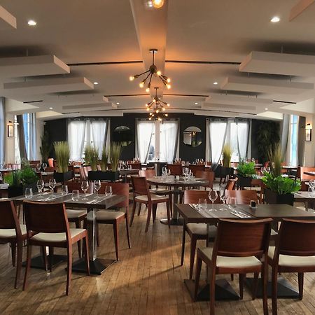 Logis Hotel & Restaurant - Les Bords De Seine La Roche Guyon Bagian luar foto