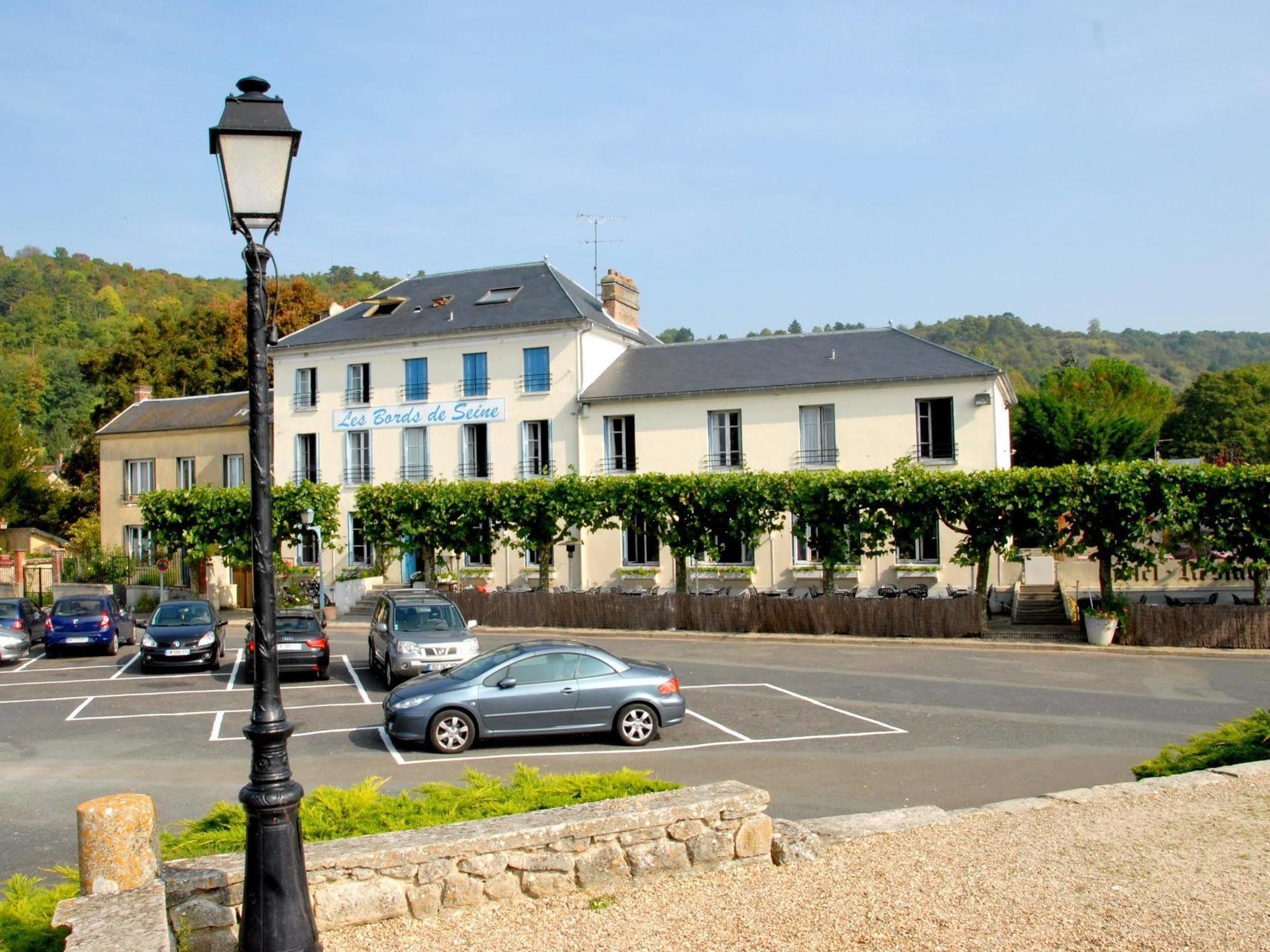 Logis Hotel & Restaurant - Les Bords De Seine La Roche Guyon Bagian luar foto